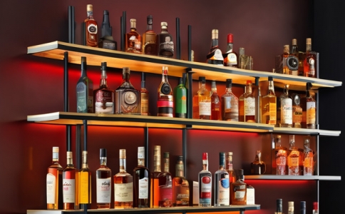 重慶紅酒批發(fā)紅酒廣場(chǎng)紅酒品鑒品酒會(huì)講師